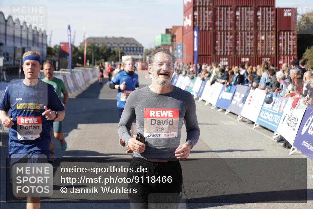 03.10.2025 - Köhlbrandbrückenlauf Jannik Wohlers http://msf.ph/oto/9118466 03.10.2025 13:03:31 Ziel 4214, 4225, 4252, 4283, 4300, 4454, 4507, 5063, 5707, 6194, 6207, 6632 meine-sportfotos.de