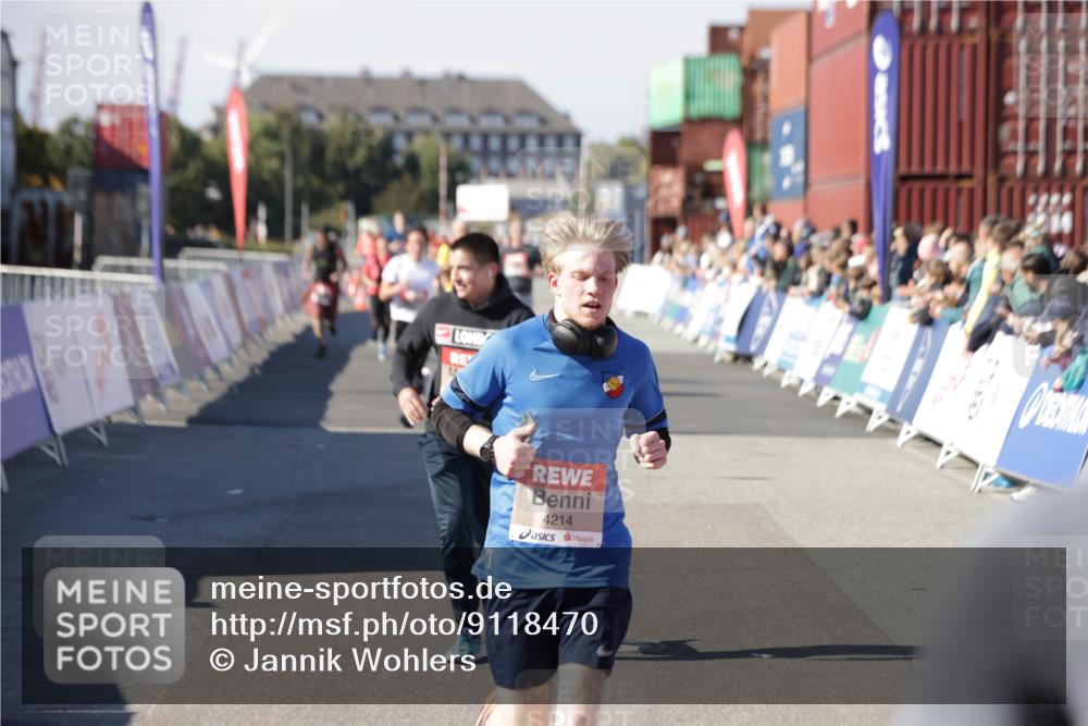 03.10.2025 - Köhlbrandbrückenlauf Jannik Wohlers http://msf.ph/oto/9118470 03.10.2025 13:03:32 Ziel 4214, 4225, 4252, 4283, 4300, 4422, 4454, 4507, 5707, 6194, 6207, 6632 meine-sportfotos.de