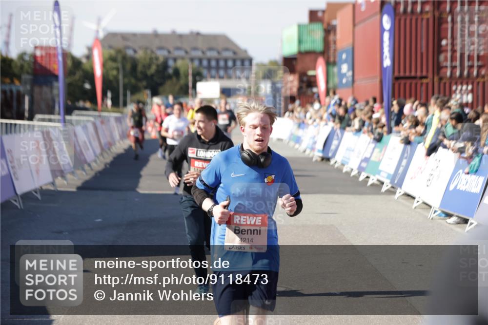 03.10.2025 - Köhlbrandbrückenlauf Jannik Wohlers http://msf.ph/oto/9118473 03.10.2025 13:03:32 Ziel 4214, 4225, 4252, 4283, 4300, 4422, 4454, 4507, 5707, 6194, 6207, 6632 meine-sportfotos.de
