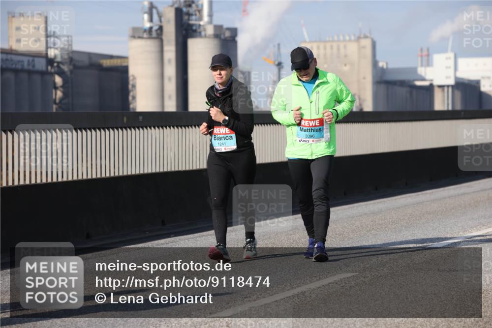 03.10.2025 - Köhlbrandbrückenlauf Lena Gebhardt http://msf.ph/oto/9118474 03.10.2025 10:25:22 Position 2 1241, 3396 meine-sportfotos.de