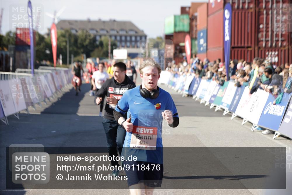 03.10.2025 - Köhlbrandbrückenlauf Jannik Wohlers http://msf.ph/oto/9118476 03.10.2025 13:03:32 Ziel 4214, 4225, 4252, 4283, 4300, 4422, 4454, 4507, 5707, 6194, 6207, 6632 meine-sportfotos.de