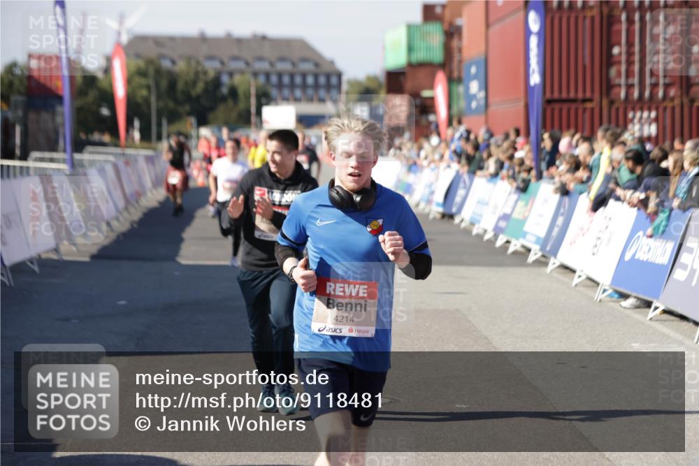 03.10.2025 - Köhlbrandbrückenlauf Jannik Wohlers http://msf.ph/oto/9118481 03.10.2025 13:03:32 Ziel 4214, 4225, 4252, 4283, 4300, 4422, 4454, 4507, 5707, 6194, 6207, 6632 meine-sportfotos.de