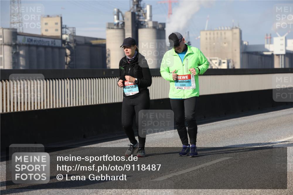 03.10.2025 - Köhlbrandbrückenlauf Lena Gebhardt http://msf.ph/oto/9118487 03.10.2025 10:25:23 Position 2 1241, 3396 meine-sportfotos.de