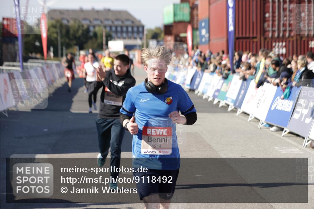 03.10.2025 - Köhlbrandbrückenlauf Jannik Wohlers http://msf.ph/oto/9118492 03.10.2025 13:03:32 Ziel 4214, 4225, 4252, 4283, 4300, 4422, 4454, 4507, 5707, 6194, 6207, 6632 meine-sportfotos.de