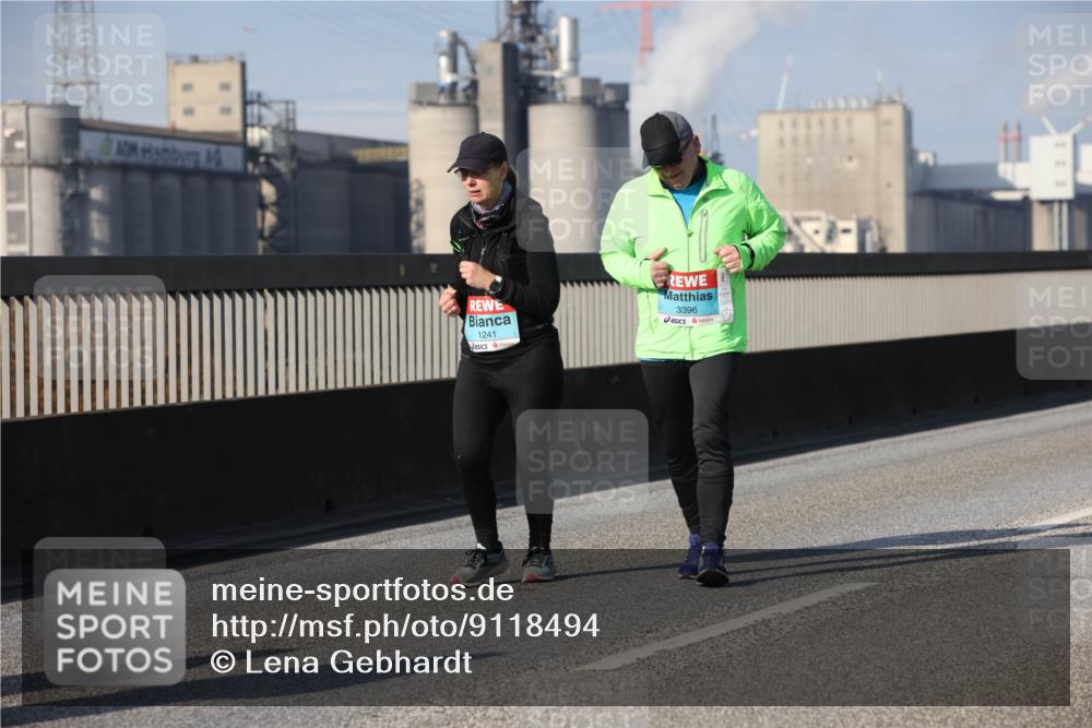 03.10.2025 - Köhlbrandbrückenlauf Lena Gebhardt http://msf.ph/oto/9118494 03.10.2025 10:25:23 Position 2 1241, 3396 meine-sportfotos.de