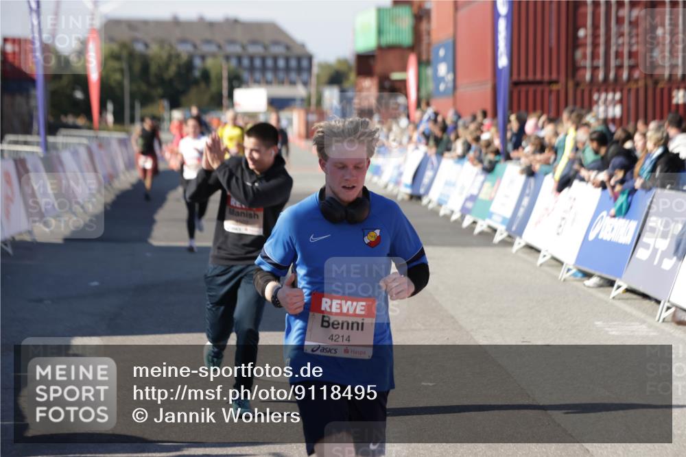 03.10.2025 - Köhlbrandbrückenlauf Jannik Wohlers http://msf.ph/oto/9118495 03.10.2025 13:03:33 Ziel 4214, 4225, 4252, 4283, 4300, 4422, 4454, 4507, 5707, 6025, 6194, 6207, 6632 meine-sportfotos.de