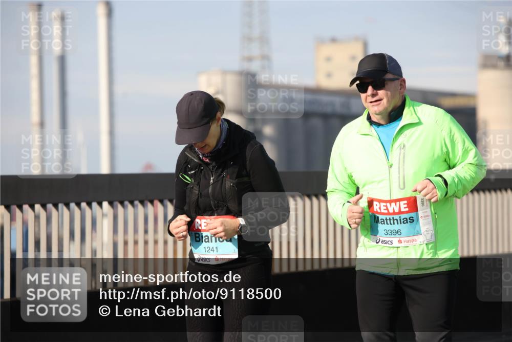03.10.2025 - Köhlbrandbrückenlauf Lena Gebhardt http://msf.ph/oto/9118500 03.10.2025 10:25:24 Position 2 1241, 3396 meine-sportfotos.de