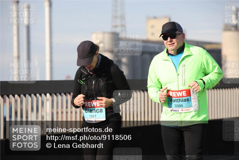 03.10.2025 - Köhlbrandbrückenlauf Lena Gebhardt http://msf.ph/oto/9118506 03.10.2025 10:25:24 Position 2 1241, 3396 meine-sportfotos.de