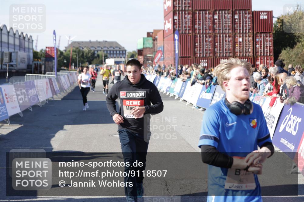 03.10.2025 - Köhlbrandbrückenlauf Jannik Wohlers http://msf.ph/oto/9118507 03.10.2025 13:03:34 Ziel 4214, 4225, 4252, 4300, 4422, 4454, 4507, 5707, 5799, 6025, 6194, 6207, 6632 meine-sportfotos.de