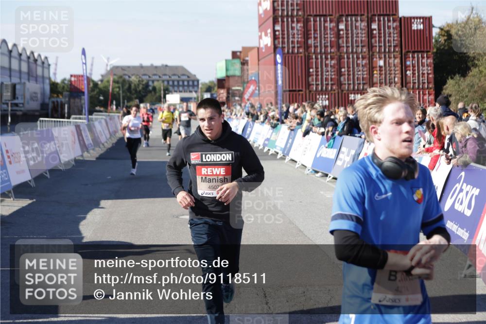03.10.2025 - Köhlbrandbrückenlauf Jannik Wohlers http://msf.ph/oto/9118511 03.10.2025 13:03:34 Ziel 4214, 4225, 4252, 4300, 4422, 4454, 4507, 5707, 5799, 6025, 6194, 6207, 6632 meine-sportfotos.de