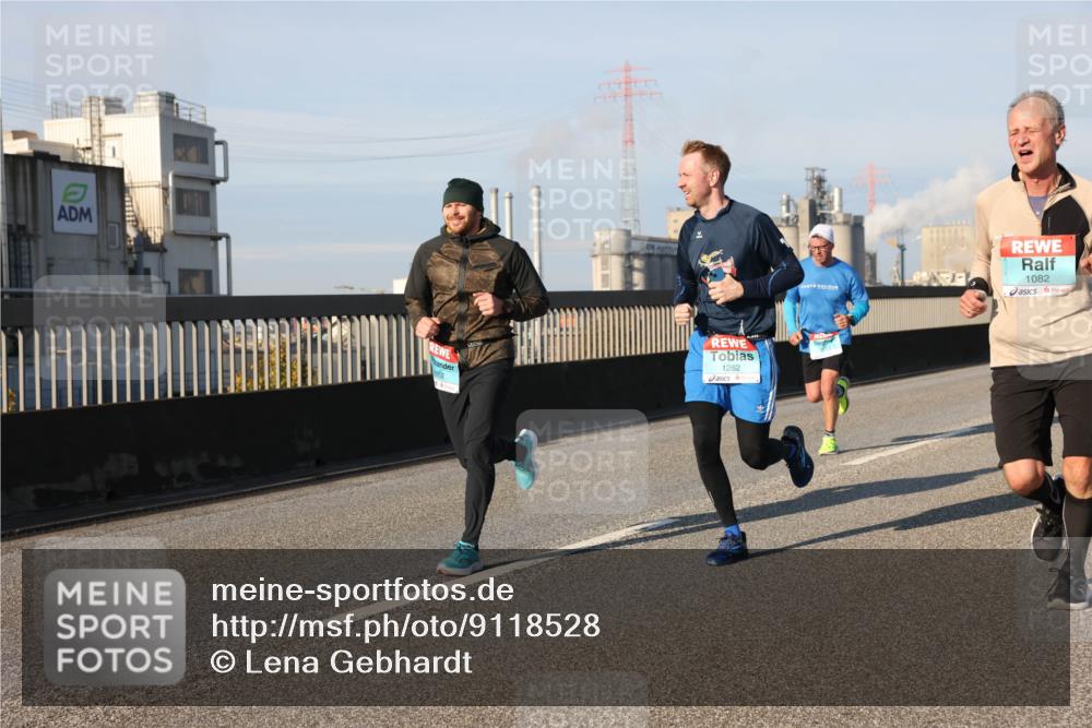 03.10.2025 - Köhlbrandbrückenlauf Lena Gebhardt http://msf.ph/oto/9118528 03.10.2025 09:44:51 Position 2 959, 1262, 1082 meine-sportfotos.de