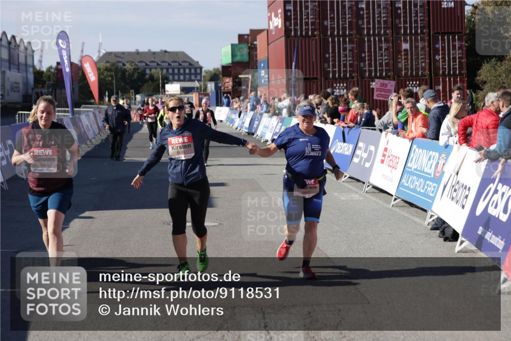 03.10.2025 - Köhlbrandbrückenlauf Jannik Wohlers http://msf.ph/oto/9118531 03.10.2025 13:34:24 Ziel 4674, 5207, 5221, 5437, 5693, 5695 meine-sportfotos.de