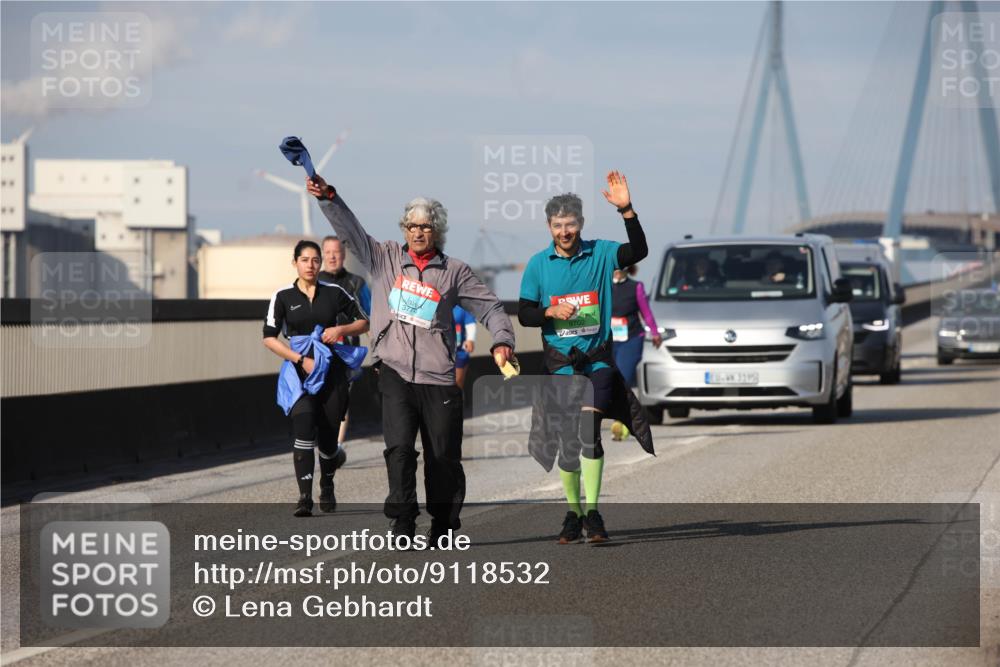 03.10.2025 - Köhlbrandbrückenlauf Lena Gebhardt http://msf.ph/oto/9118532 03.10.2025 10:25:43 Position 2 377 meine-sportfotos.de