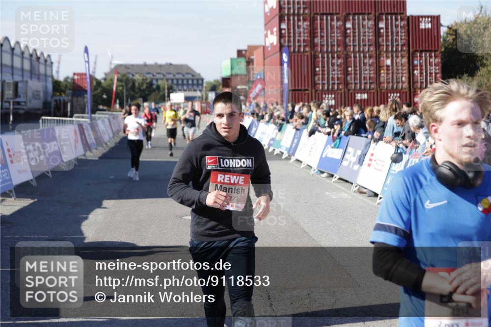 03.10.2025 - Köhlbrandbrückenlauf Jannik Wohlers http://msf.ph/oto/9118533 03.10.2025 13:03:35 Ziel 4214, 4225, 4252, 4300, 4422, 4454, 4507, 5707, 5799, 6025, 6194, 6207, 6632 meine-sportfotos.de