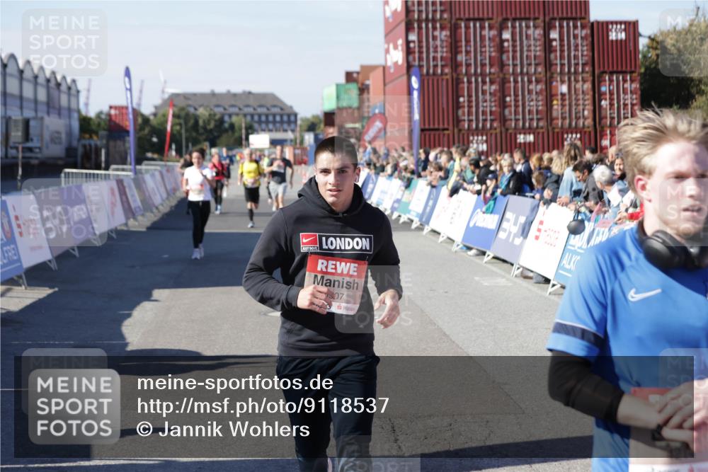 03.10.2025 - Köhlbrandbrückenlauf Jannik Wohlers http://msf.ph/oto/9118537 03.10.2025 13:03:35 Ziel 4214, 4225, 4252, 4300, 4422, 4454, 4507, 5707, 5799, 6025, 6194, 6207, 6632 meine-sportfotos.de