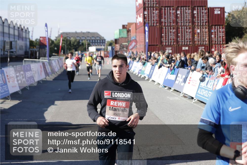 03.10.2025 - Köhlbrandbrückenlauf Jannik Wohlers http://msf.ph/oto/9118541 03.10.2025 13:03:35 Ziel 4214, 4225, 4252, 4300, 4422, 4454, 4507, 5707, 5799, 6025, 6194, 6207, 6632 meine-sportfotos.de