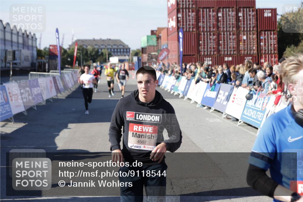 03.10.2025 - Köhlbrandbrückenlauf Jannik Wohlers http://msf.ph/oto/9118544 03.10.2025 13:03:35 Ziel 4214, 4225, 4252, 4300, 4422, 4454, 4507, 5707, 5799, 6025, 6194, 6207, 6632 meine-sportfotos.de