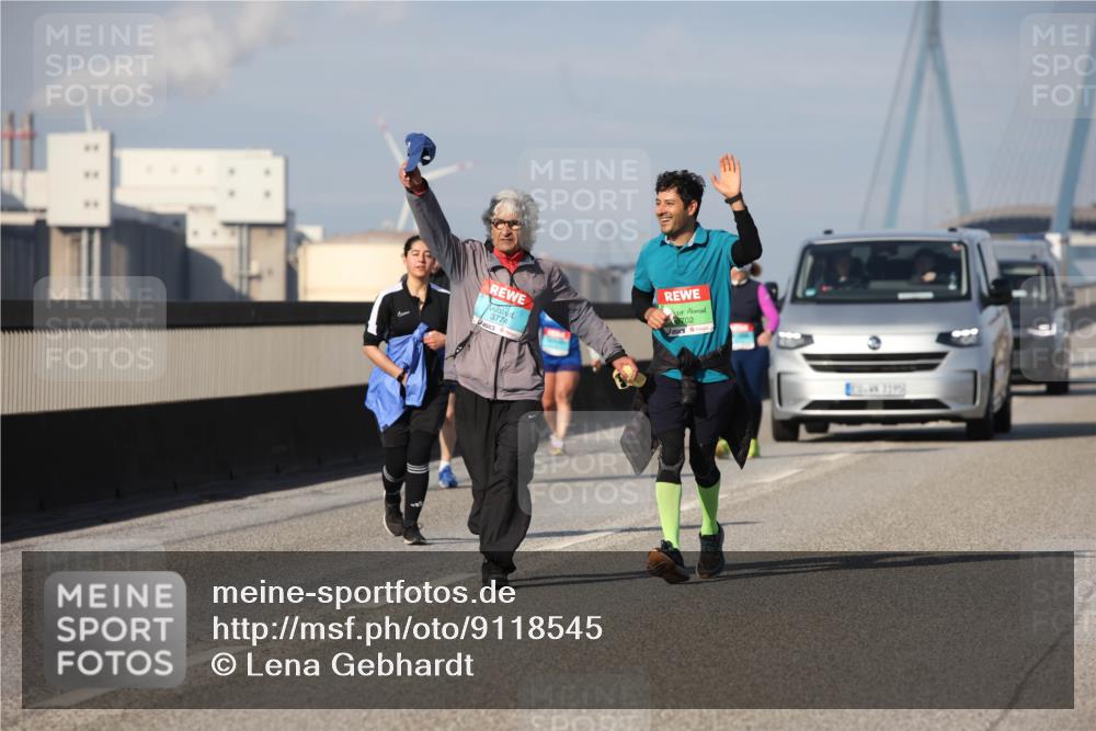03.10.2025 - Köhlbrandbrückenlauf Lena Gebhardt http://msf.ph/oto/9118545 03.10.2025 10:25:44 Position 2 3774, 02, 111 meine-sportfotos.de