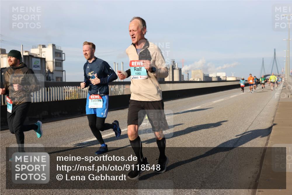 03.10.2025 - Köhlbrandbrückenlauf Lena Gebhardt http://msf.ph/oto/9118548 03.10.2025 09:44:52 Position 2 1262, 1082 meine-sportfotos.de