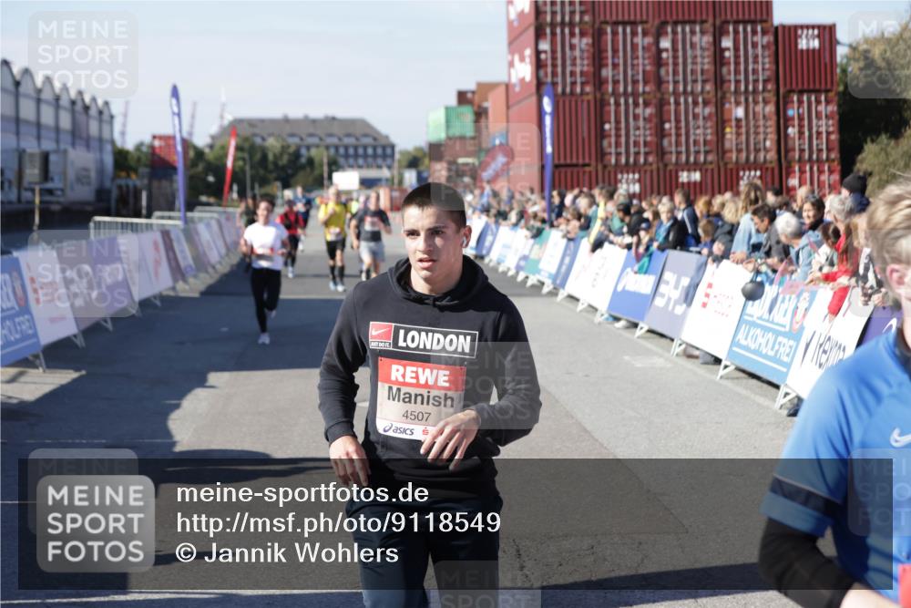03.10.2025 - Köhlbrandbrückenlauf Jannik Wohlers http://msf.ph/oto/9118549 03.10.2025 13:03:35 Ziel 4214, 4225, 4252, 4300, 4422, 4454, 4507, 5707, 5799, 6025, 6194, 6207, 6632 meine-sportfotos.de