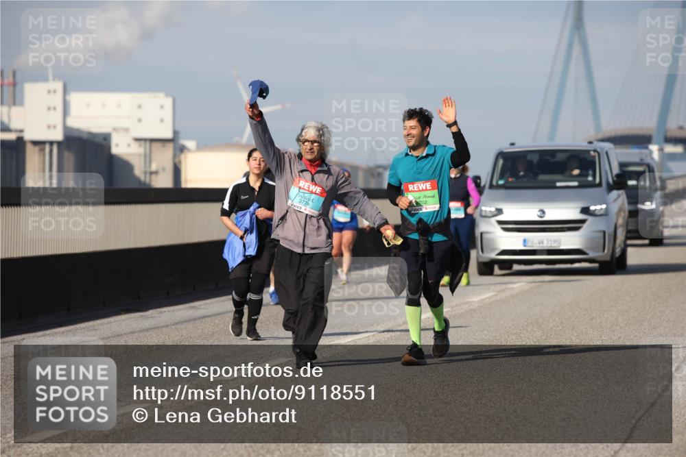 03.10.2025 - Köhlbrandbrückenlauf Lena Gebhardt http://msf.ph/oto/9118551 03.10.2025 10:25:44 Position 2 3774, 702 meine-sportfotos.de