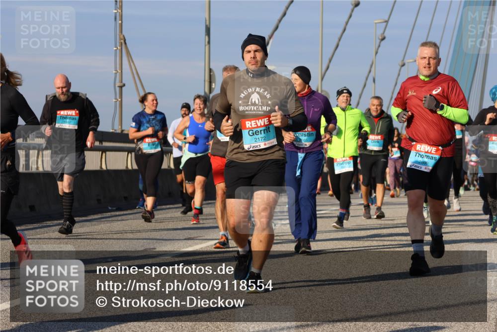 03.10.2025 - Köhlbrandbrückenlauf Strokosch-Dieckow http://msf.ph/oto/9118554 03.10.2025 09:52:28 Position 2 1941, 2172, 885, 2800 meine-sportfotos.de