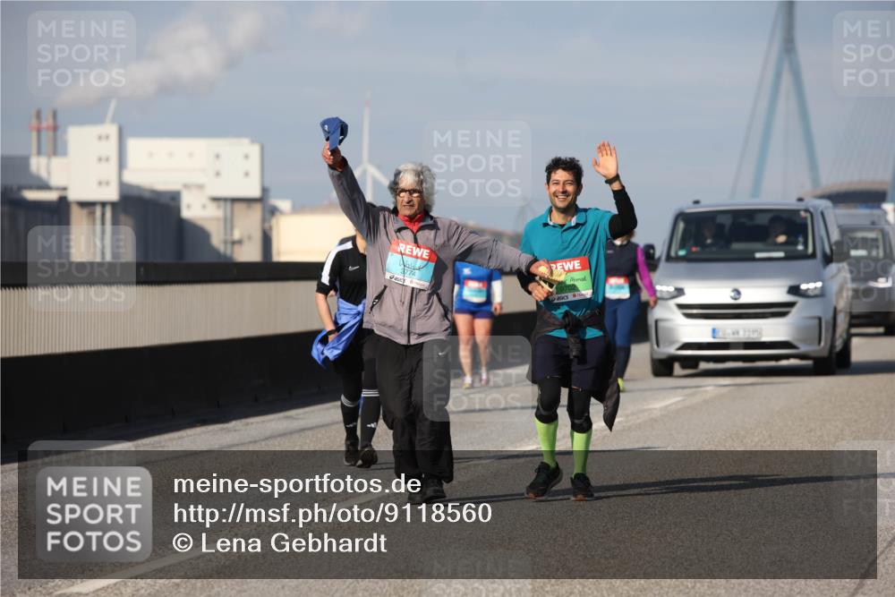 03.10.2025 - Köhlbrandbrückenlauf Lena Gebhardt http://msf.ph/oto/9118560 03.10.2025 10:25:45 Position 2 3774, 9702 meine-sportfotos.de