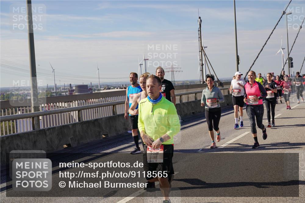 03.10.2025 - Köhlbrandbrückenlauf Michael Burmester http://msf.ph/oto/9118565 03.10.2025 12:59:53 Position 2 6287 meine-sportfotos.de