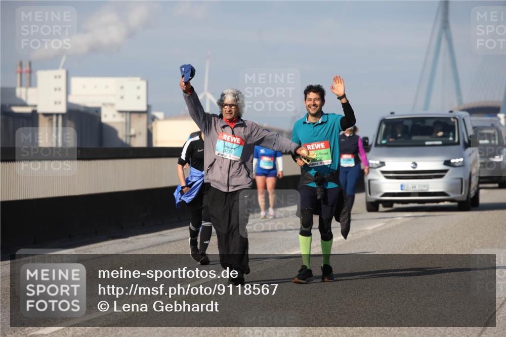 03.10.2025 - Köhlbrandbrückenlauf Lena Gebhardt http://msf.ph/oto/9118567 03.10.2025 10:25:45 Position 2 3774, 702 meine-sportfotos.de