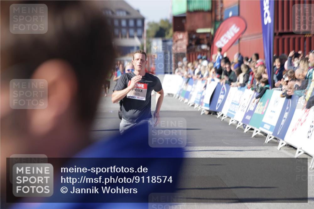 03.10.2025 - Köhlbrandbrückenlauf Jannik Wohlers http://msf.ph/oto/9118574 03.10.2025 13:03:37 Ziel 4063, 4214, 4252, 4274, 4300, 4422, 4454, 4507, 5639, 5707, 5799, 6025, 6194, 6207 meine-sportfotos.de