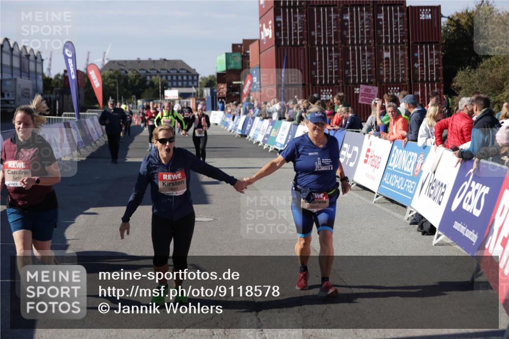 03.10.2025 - Köhlbrandbrückenlauf Jannik Wohlers http://msf.ph/oto/9118578 03.10.2025 13:34:25 Ziel 4674, 4702, 4754, 5207, 5221, 5437, 5693, 5695 meine-sportfotos.de