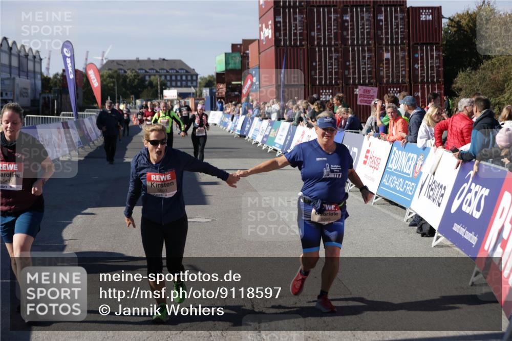 03.10.2025 - Köhlbrandbrückenlauf Jannik Wohlers http://msf.ph/oto/9118597 03.10.2025 13:34:25 Ziel 4674, 4702, 4754, 5207, 5221, 5437, 5693, 5695 meine-sportfotos.de