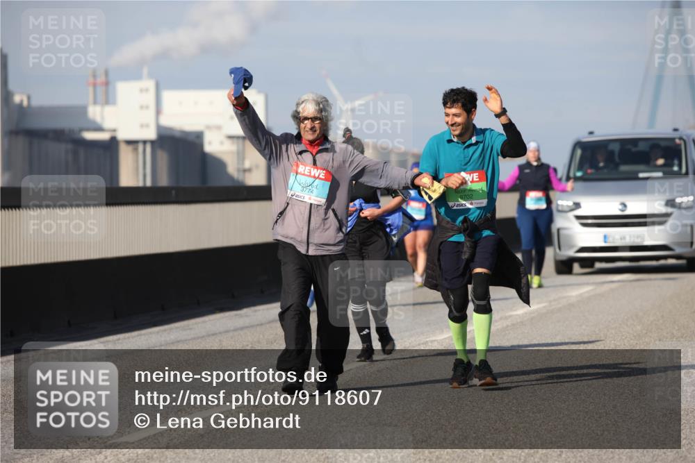 03.10.2025 - Köhlbrandbrückenlauf Lena Gebhardt http://msf.ph/oto/9118607 03.10.2025 10:25:46 Position 2 3774, 9702 meine-sportfotos.de