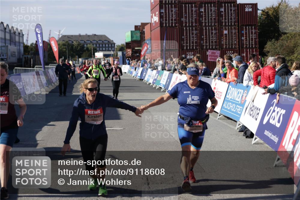 03.10.2025 - Köhlbrandbrückenlauf Jannik Wohlers http://msf.ph/oto/9118608 03.10.2025 13:34:25 Ziel 4674, 4702, 4754, 5207, 5221, 5437, 5693, 5695 meine-sportfotos.de