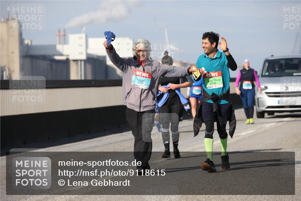 03.10.2025 - Köhlbrandbrückenlauf Lena Gebhardt http://msf.ph/oto/9118615 03.10.2025 10:25:46 Position 2 3774, 9702 meine-sportfotos.de