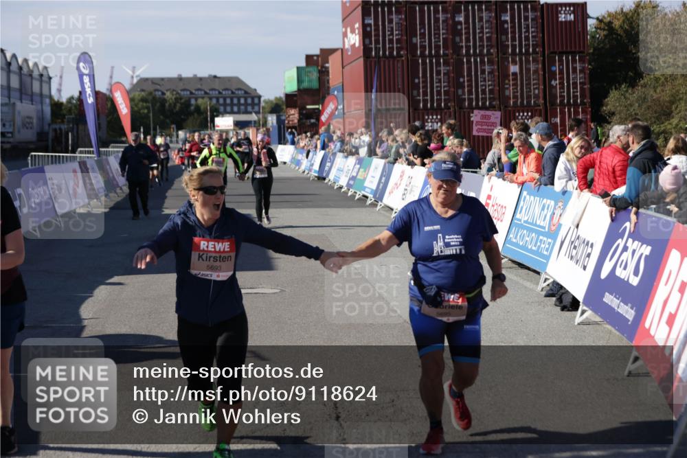 03.10.2025 - Köhlbrandbrückenlauf Jannik Wohlers http://msf.ph/oto/9118624 03.10.2025 13:34:25 Ziel 4674, 4702, 4754, 5207, 5221, 5437, 5693, 5695 meine-sportfotos.de