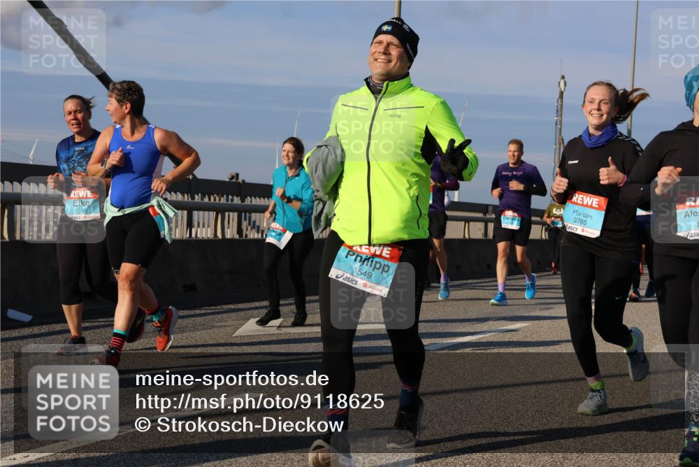 03.10.2025 - Köhlbrandbrückenlauf Strokosch-Dieckow http://msf.ph/oto/9118625 03.10.2025 09:52:34 Position 2 1502, 1549, 3765, 1 meine-sportfotos.de