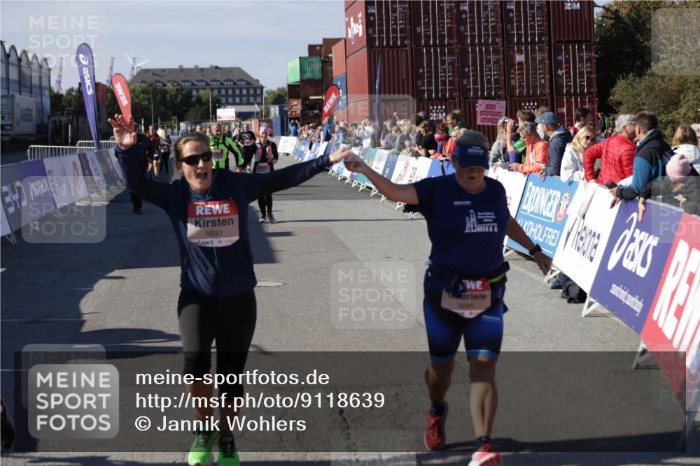 03.10.2025 - Köhlbrandbrückenlauf Jannik Wohlers http://msf.ph/oto/9118639 03.10.2025 13:34:25 Ziel 4674, 4702, 4754, 5207, 5221, 5437, 5693, 5695 meine-sportfotos.de