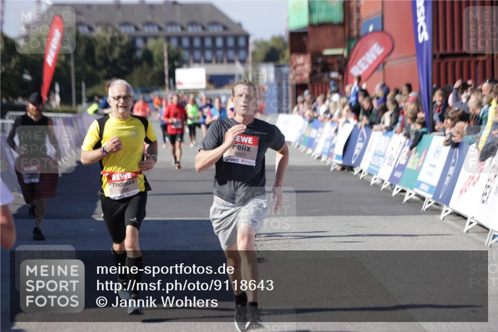 03.10.2025 - Köhlbrandbrückenlauf Jannik Wohlers http://msf.ph/oto/9118643 03.10.2025 13:03:38 Ziel 4063, 4214, 4252, 4274, 4300, 4422, 4454, 4507, 5639, 5707, 5799, 6025, 6194, 6207 meine-sportfotos.de