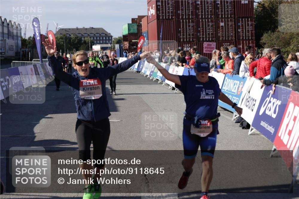 03.10.2025 - Köhlbrandbrückenlauf Jannik Wohlers http://msf.ph/oto/9118645 03.10.2025 13:34:25 Ziel 4674, 4702, 4754, 5207, 5221, 5437, 5693, 5695 meine-sportfotos.de