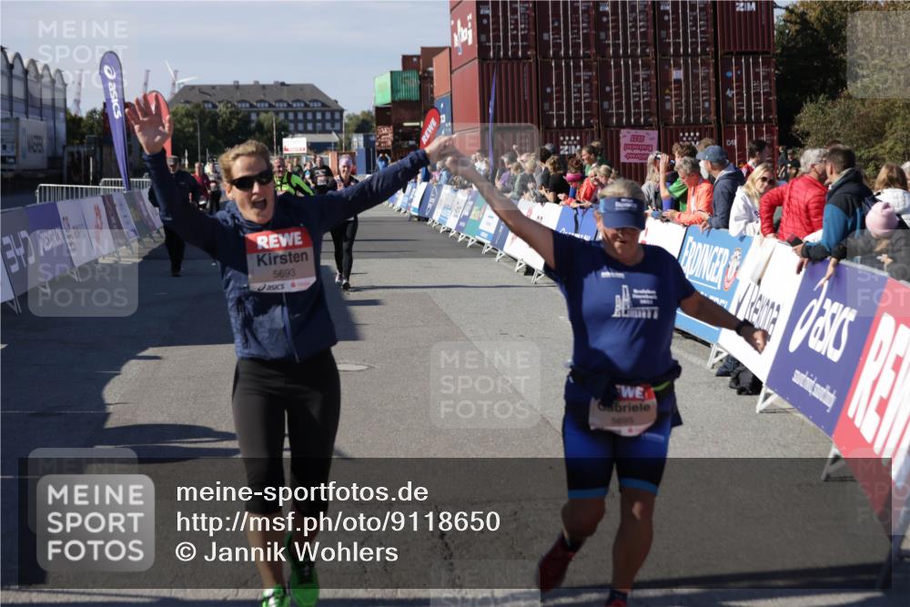 03.10.2025 - Köhlbrandbrückenlauf Jannik Wohlers http://msf.ph/oto/9118650 03.10.2025 13:34:25 Ziel 4674, 4702, 4754, 5207, 5221, 5437, 5693, 5695 meine-sportfotos.de