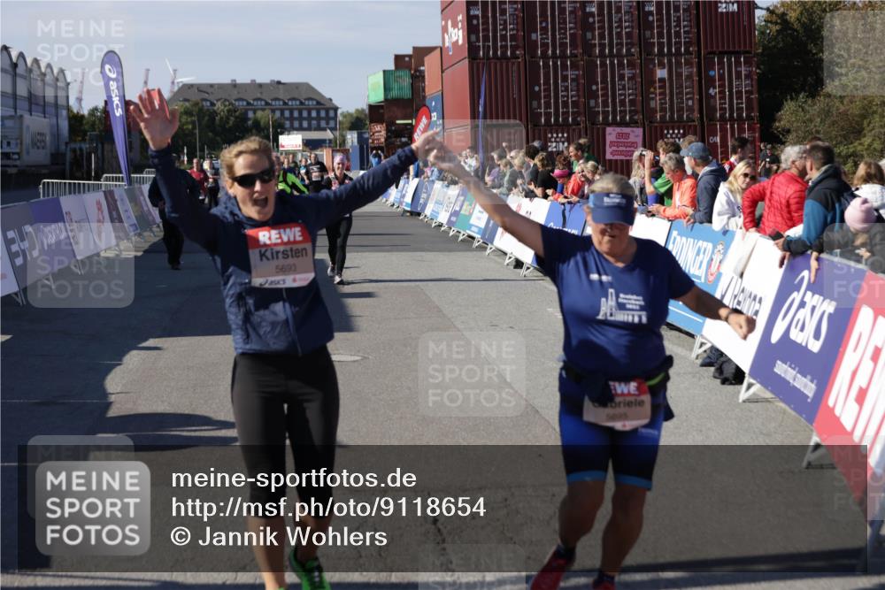 03.10.2025 - Köhlbrandbrückenlauf Jannik Wohlers http://msf.ph/oto/9118654 03.10.2025 13:34:26 Ziel 4674, 4702, 4754, 5207, 5221, 5437, 5693, 5695 meine-sportfotos.de