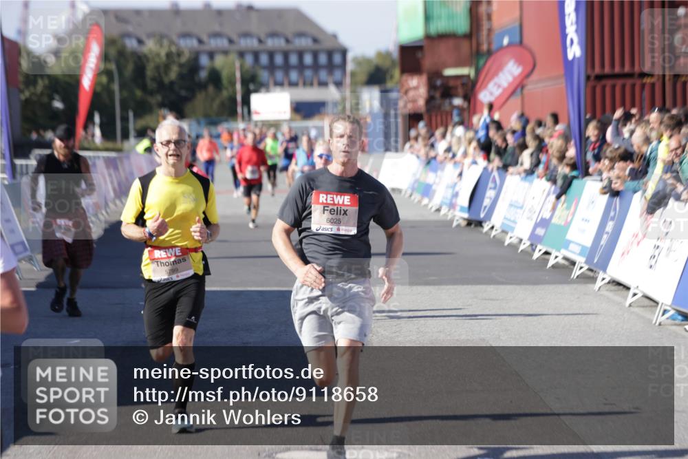 03.10.2025 - Köhlbrandbrückenlauf Jannik Wohlers http://msf.ph/oto/9118658 03.10.2025 13:03:38 Ziel 4063, 4214, 4252, 4274, 4300, 4422, 4454, 4507, 5639, 5707, 5799, 6025, 6194, 6207 meine-sportfotos.de