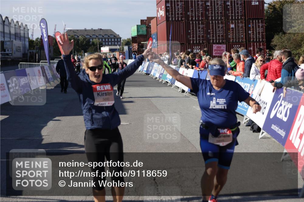 03.10.2025 - Köhlbrandbrückenlauf Jannik Wohlers http://msf.ph/oto/9118659 03.10.2025 13:34:26 Ziel 4674, 4702, 4754, 5207, 5221, 5437, 5693, 5695 meine-sportfotos.de