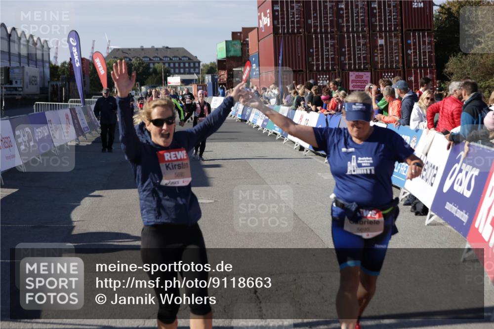 03.10.2025 - Köhlbrandbrückenlauf Jannik Wohlers http://msf.ph/oto/9118663 03.10.2025 13:34:26 Ziel 4674, 4702, 4754, 5207, 5221, 5437, 5693, 5695 meine-sportfotos.de