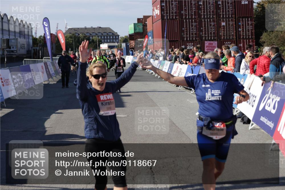 03.10.2025 - Köhlbrandbrückenlauf Jannik Wohlers http://msf.ph/oto/9118667 03.10.2025 13:34:26 Ziel 4674, 4702, 4754, 5207, 5221, 5437, 5693, 5695 meine-sportfotos.de