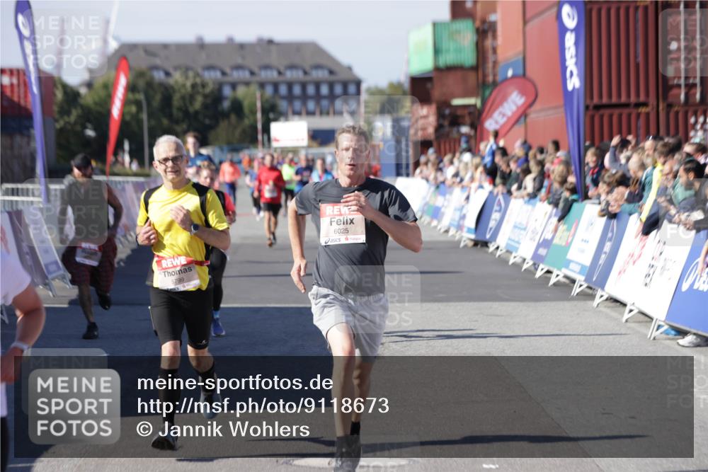 03.10.2025 - Köhlbrandbrückenlauf Jannik Wohlers http://msf.ph/oto/9118673 03.10.2025 13:03:39 Ziel 4063, 4214, 4252, 4274, 4300, 4422, 4507, 5639, 5707, 5799, 6025, 6194, 6207 meine-sportfotos.de