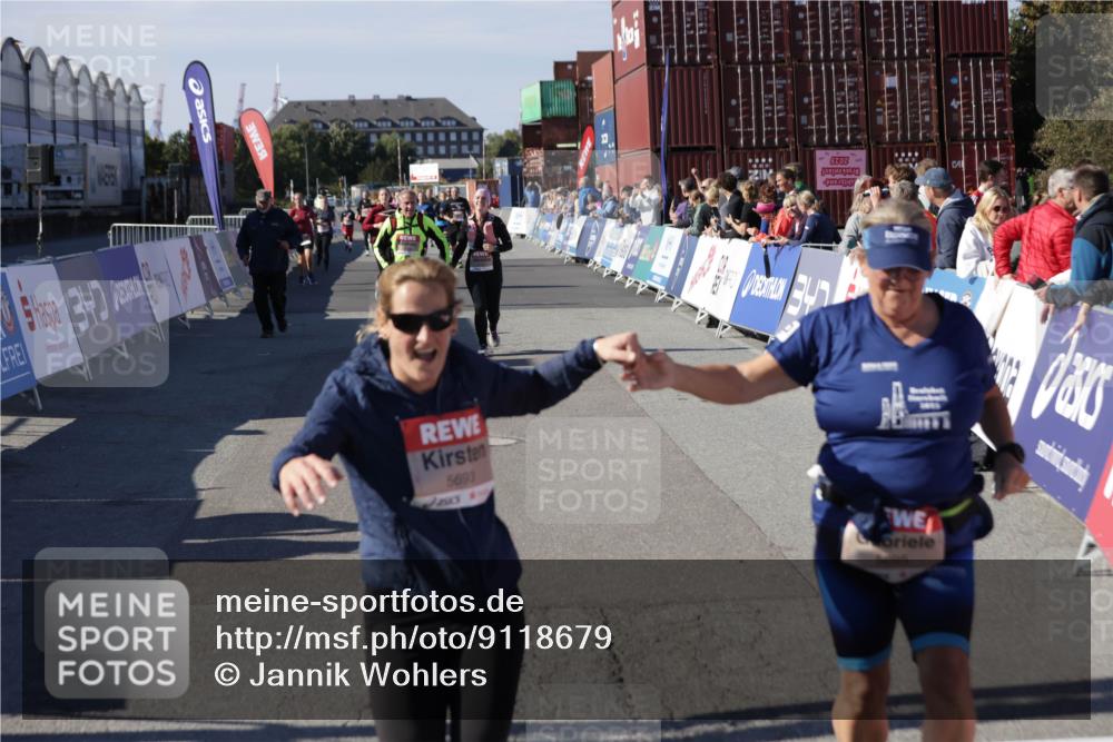 03.10.2025 - Köhlbrandbrückenlauf Jannik Wohlers http://msf.ph/oto/9118679 03.10.2025 13:34:26 Ziel 4674, 4702, 4754, 5207, 5221, 5437, 5693, 5695 meine-sportfotos.de