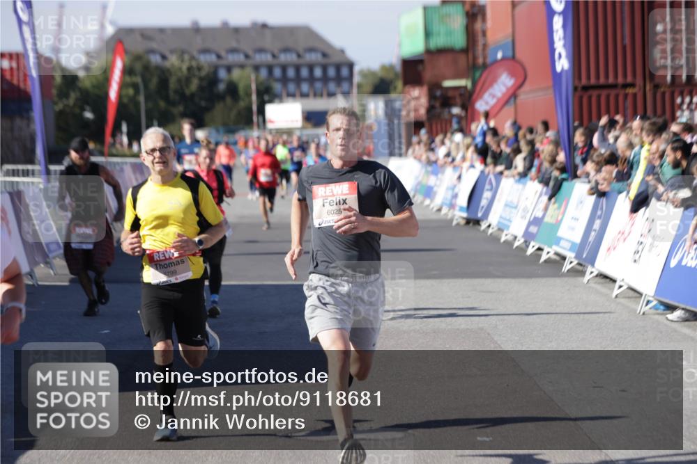 03.10.2025 - Köhlbrandbrückenlauf Jannik Wohlers http://msf.ph/oto/9118681 03.10.2025 13:03:39 Ziel 4063, 4214, 4252, 4274, 4300, 4422, 4507, 5639, 5707, 5799, 6025, 6194, 6207 meine-sportfotos.de