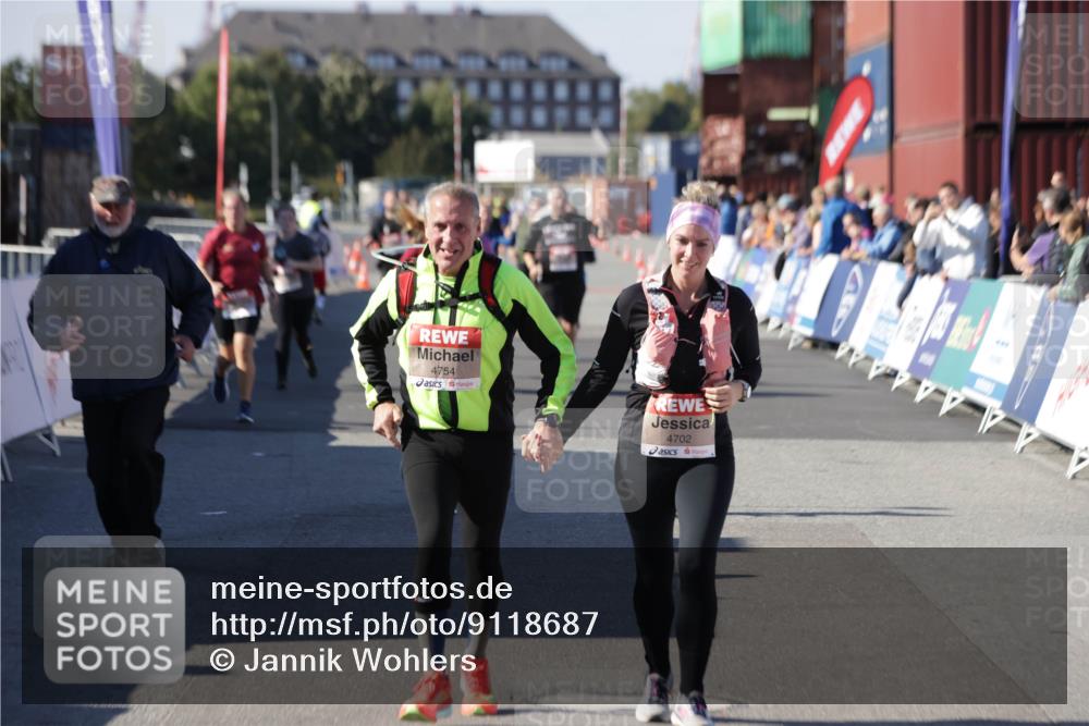 03.10.2025 - Köhlbrandbrückenlauf Jannik Wohlers http://msf.ph/oto/9118687 03.10.2025 13:34:29 Ziel 4702, 4754, 5207, 5221, 5390, 5437, 5693, 5695 meine-sportfotos.de